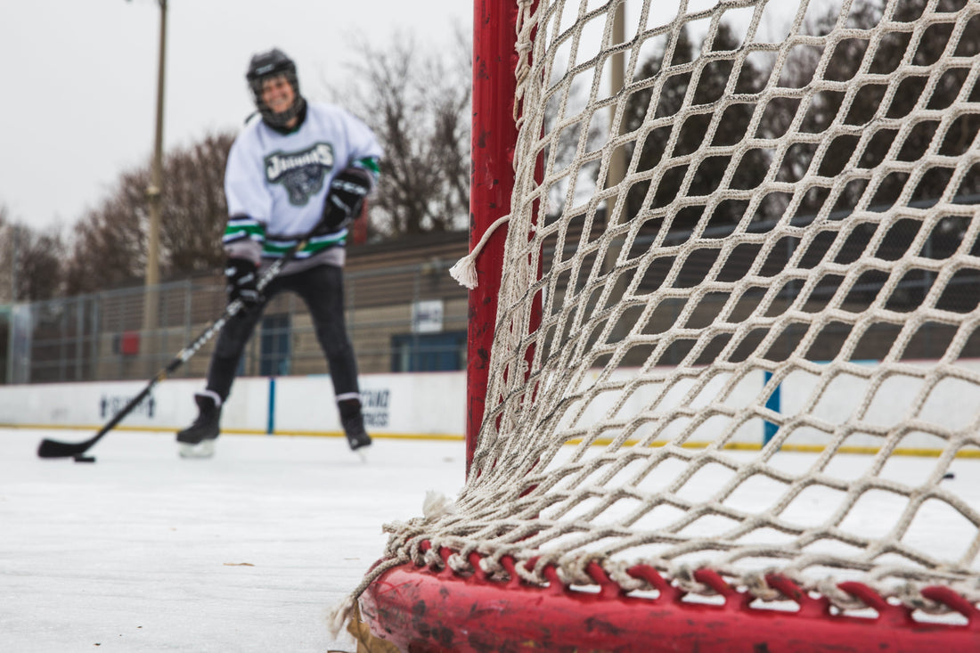 Hockey player and net. ice rink